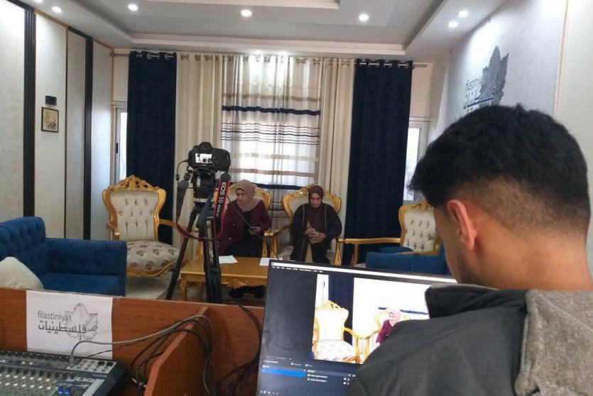 "فلسطينيات" تطلق إذاعة وتلفزيون "هنا غزة"