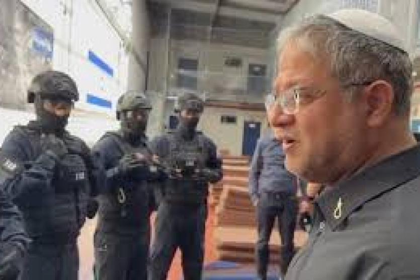 بن غفير يقتحم سجن 