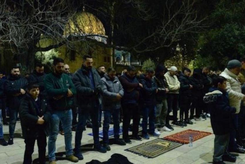 50 ألفا يؤدون صلاتي العشاء والتراويح في المسجد الأقصى