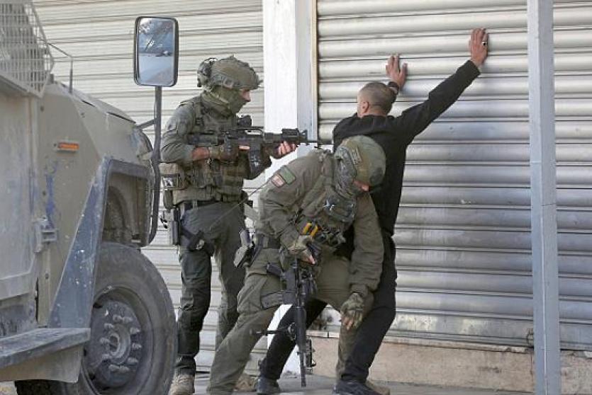 قوات الاحتلال تعتقل خمسة مواطنين غرب يطا