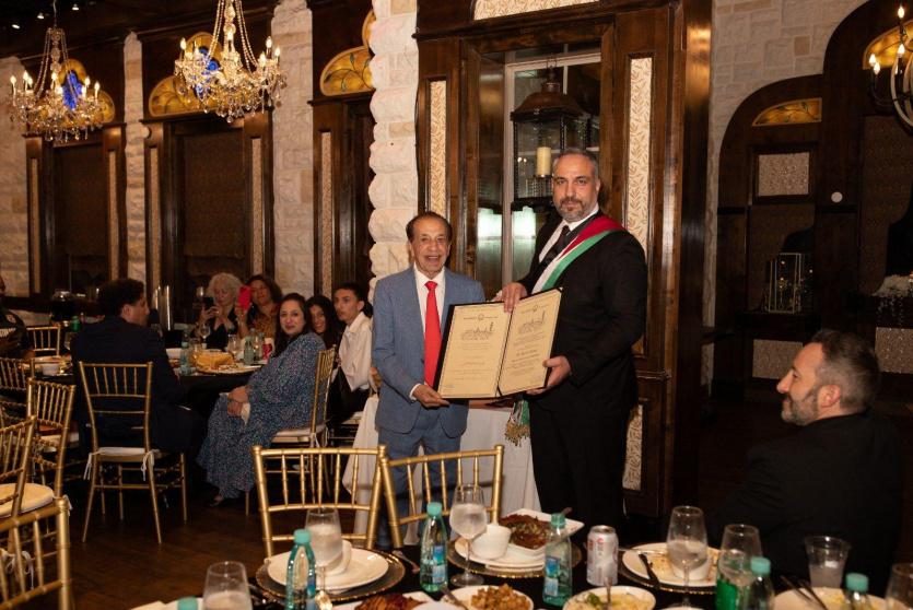 بلدية بيت لحم تمنح المواطنة الفخرية لرجل الأعمال الفلسطيني الأميركي فاروق الشامي 