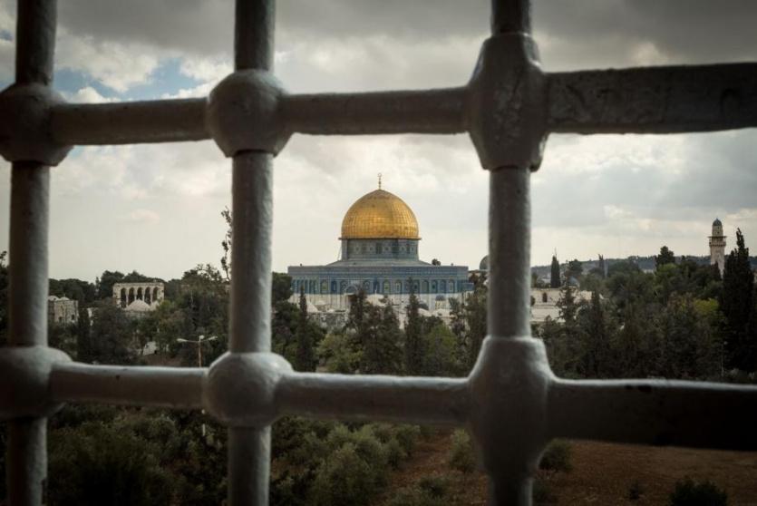 الاحتلال يسلم مقدسيا قرار إبعاد عن المسجد الأقصى