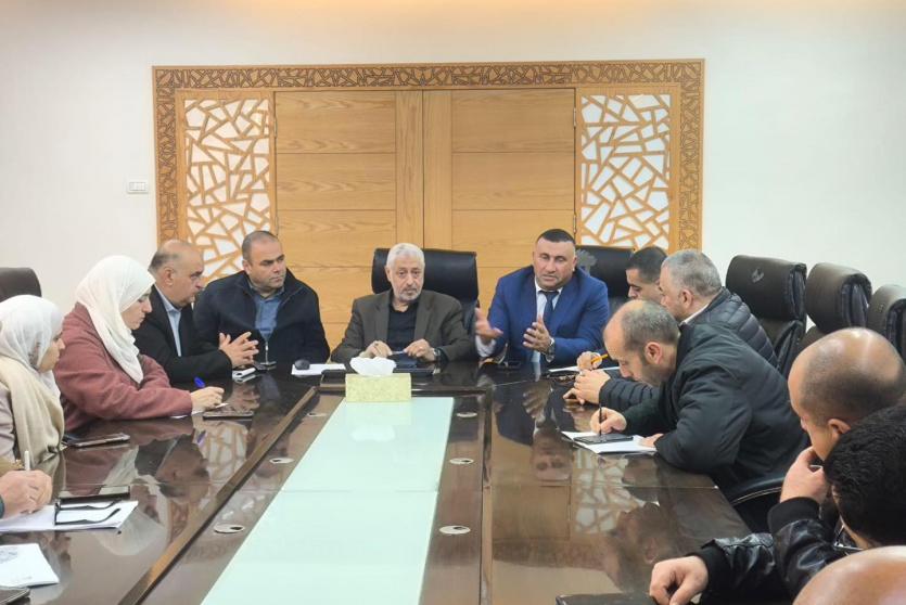 وزارة النقل والمواصلات تشارك في اجتماع لجنة السير بطولكرم لتعزيز تنظيم المدينة ومعالجة الأزمات المرورية