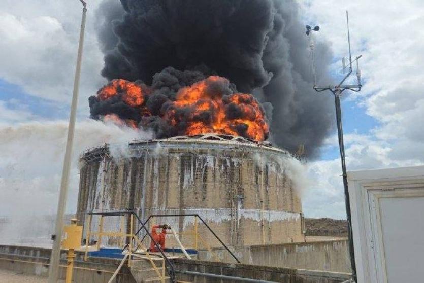 صواريخ من إيران ولبنان تستهدف منطقة مصافي النفط في خليج حيفا