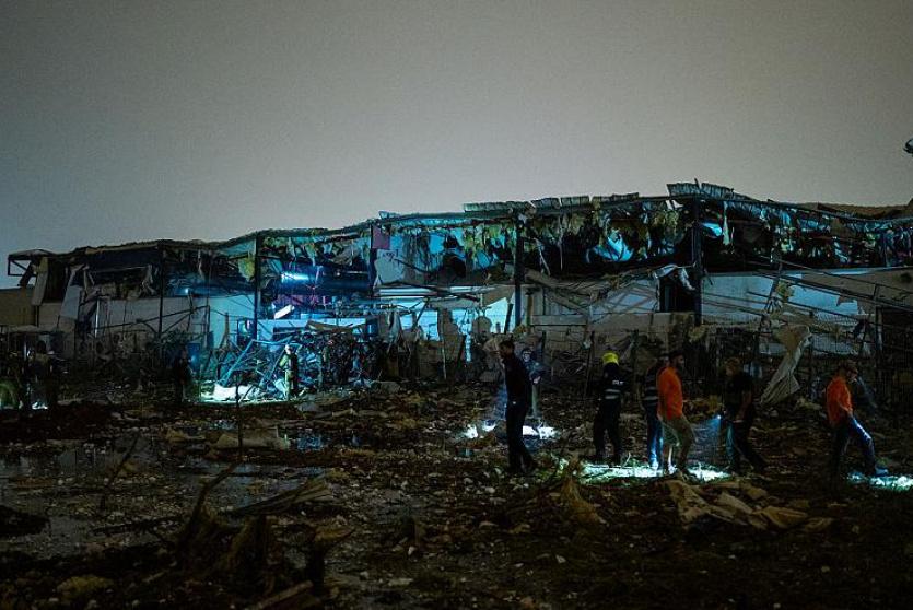 من مكان سقوط الصاروخ قرب المصنع