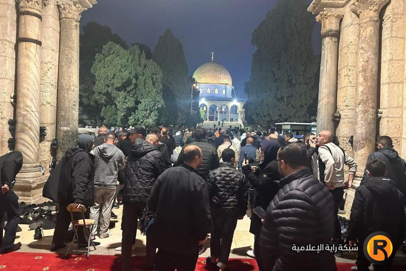 رغم إجراءات الاحتلال المشددة: 3000 مصل يؤدون صلاة الفجر في "الأقصى"