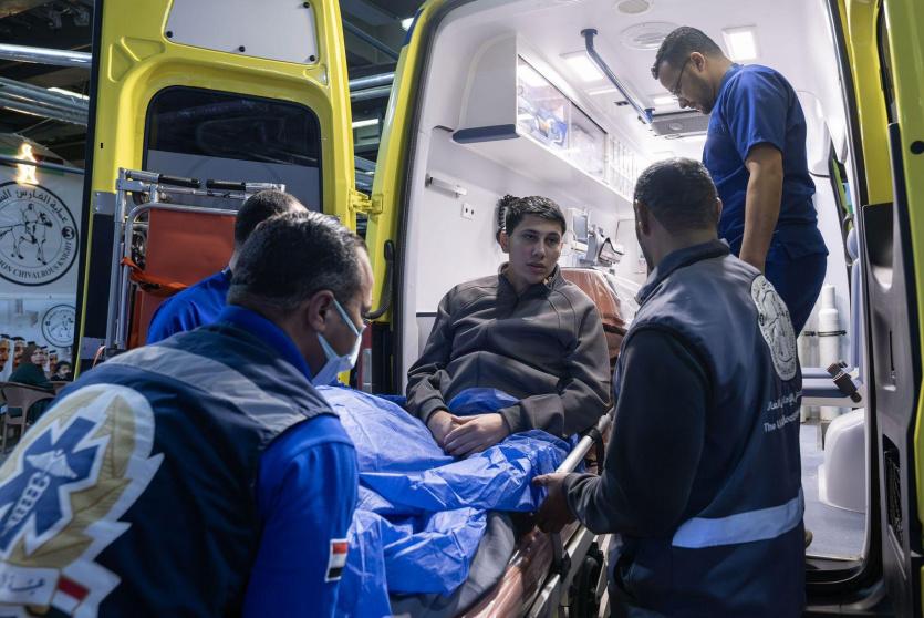 من استقبال أحد المرضى في المستشفى الإماراتي العائم