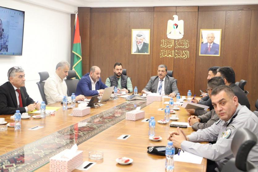 خلال الاجتماع