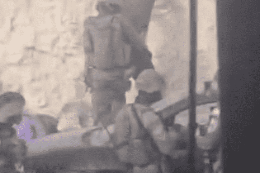 الاحتلال يحتجز شبانا وينكل بهم شرق القدس المحتلة