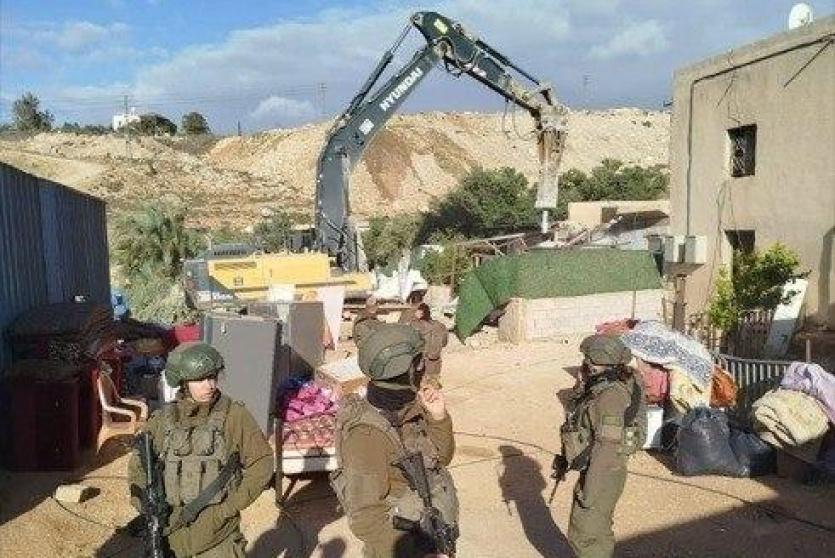الاحتلال يهدم منزلا شمال القدس بحجة عدم الترخيص