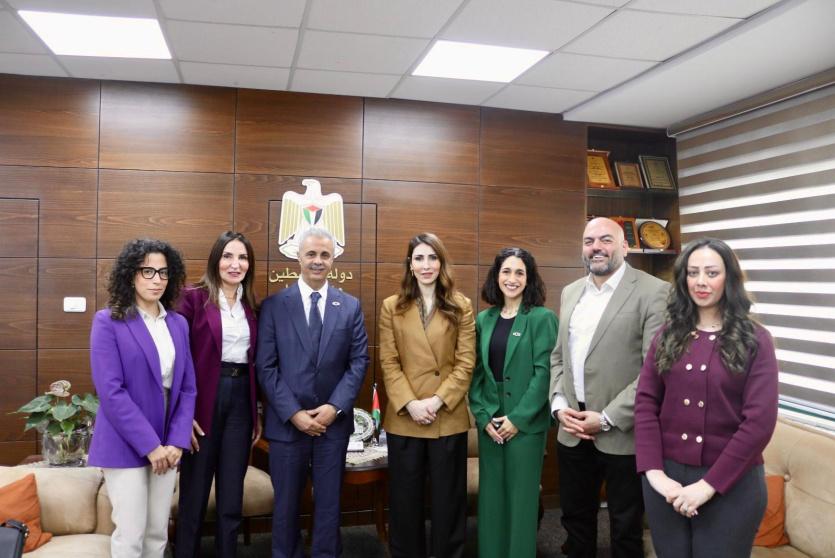 وزارة العمل والبنك العربي يؤكدان أهمية توسيع التعاون لدعم سوق العمل