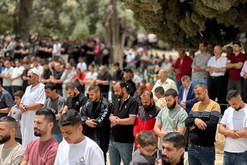 75 ألفا يؤدون صلاة الجمعة في المسجد الأقصى