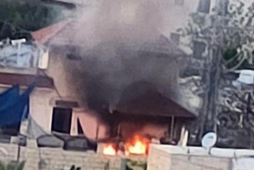 قوات الاحتلال تحرق عدة منازل في مخيم جنين
