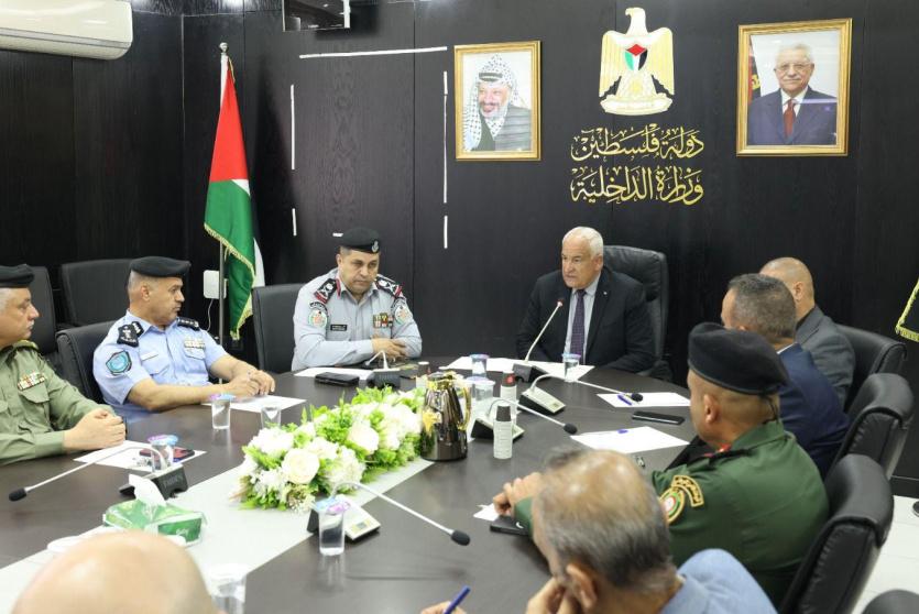 وزير الداخلية يترأس اجتماع المجلس الأعلى للدفاع المدني