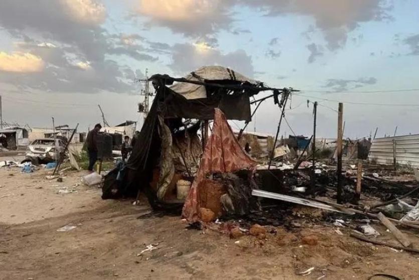 وفاة طفلة وإصابة 3 آخرين إثر حريق في خيمة تؤوي نازحين بمخيم النصيرات