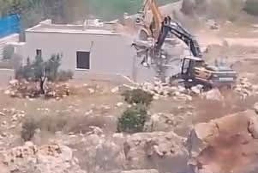 الاحتلال يهدم منزلا في شقبا غرب رام الله