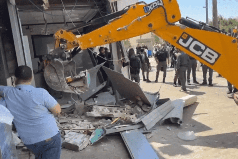 الاحتلال يشرع بهدم مطعم في حي المصرارة بالقدس