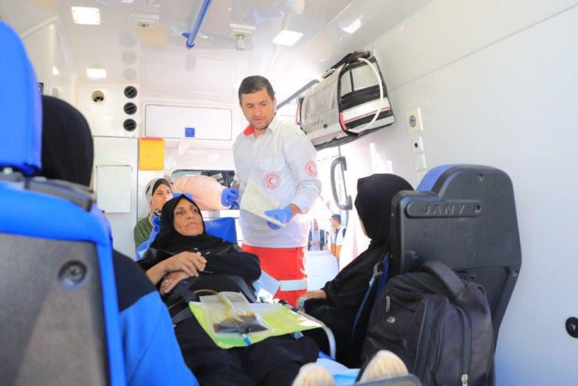 خلال نقل المرضى عبر معبر رفح