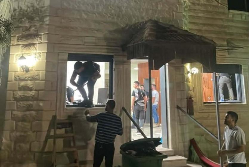 الاحتلال يهدم منزلا ومشغلا تجاريا في بلدة جبع شمال القدس