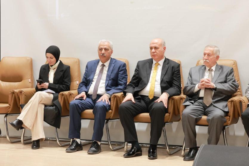 الخليل: إشهار كتاب "حكايا لم تروَ لأحد"