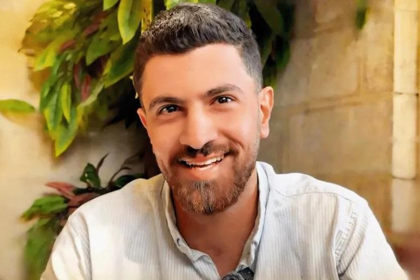 فقد السمع طفلا.. شاب أردني تحدى الإعاقة ليصبح طبيب أسنان