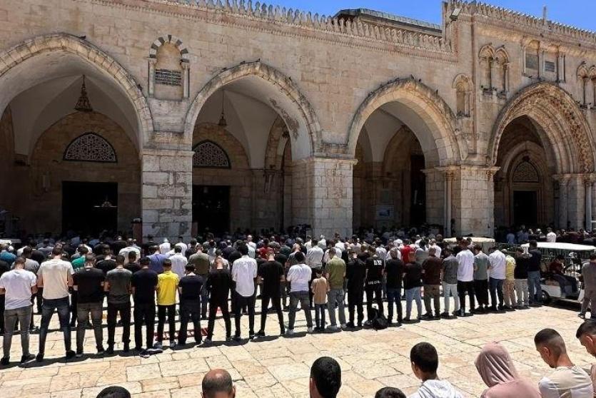 65 ألفا يؤدون الجمعة في المسجد الأقصى