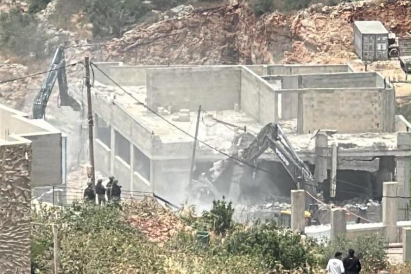الاحتلال يهدم منازل ومبانٍ ومنشآت تجارية في برطعة الشرقية
