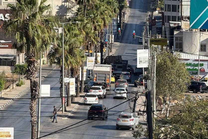 الاحتلال يقتحم نابلس وينصب حاجزا عسكريا في منطقة المساكن الشعبية