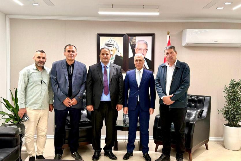 الوزير قنديل يبحث مع بلدية الظاهرية تداعيات الاغلاقات على المدينة وسبل التخفيف من آثاره على المواطنين