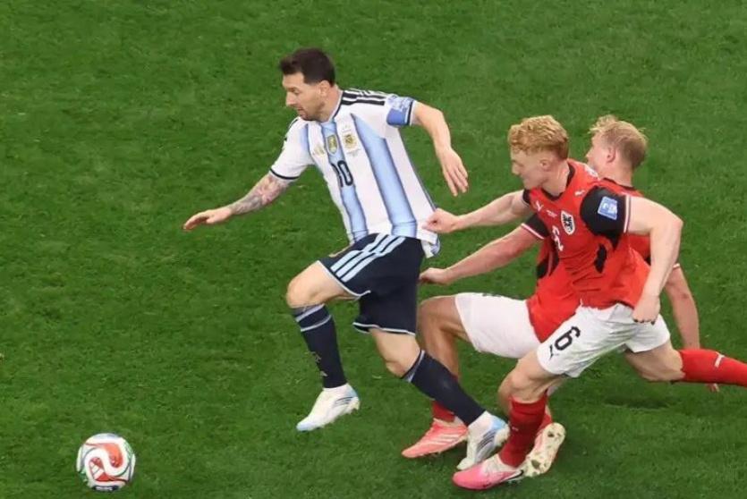 ميسي يصنع التاريخ ويقود الأرجنتين للدور الثاني في كأس العالم 2026