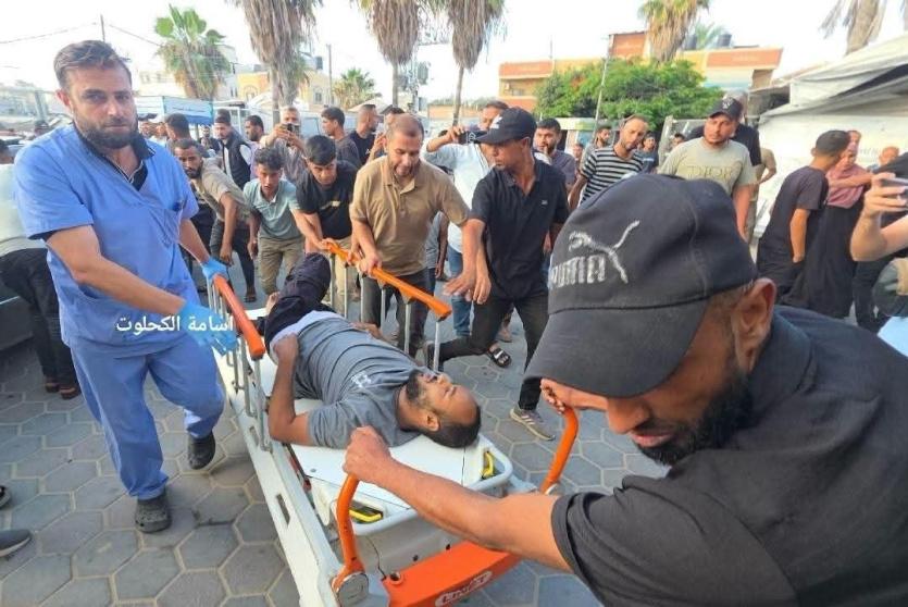 3 شهداء ومصابون إثر قصف الاحتلال مركبة وسط قطاع غزة