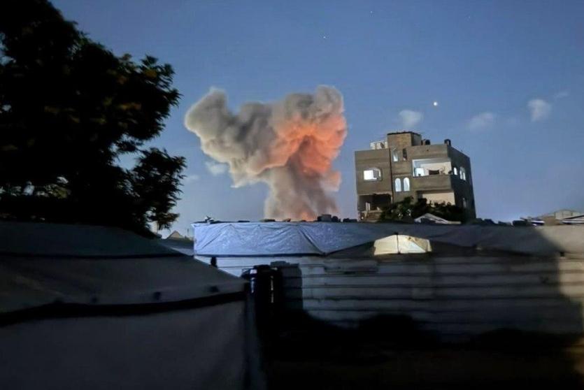 استشهاد أم وطفلتها وإصابة آخرين بقصف الاحتلال خيام النازحين في مواصي خان يونس