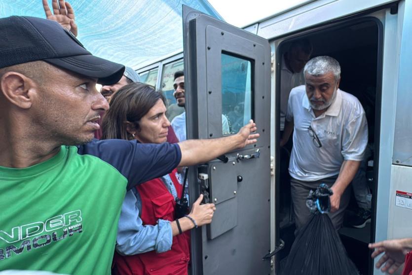 الصليب الأحمر يسهل الإفراج عن أسرى فلسطينيين