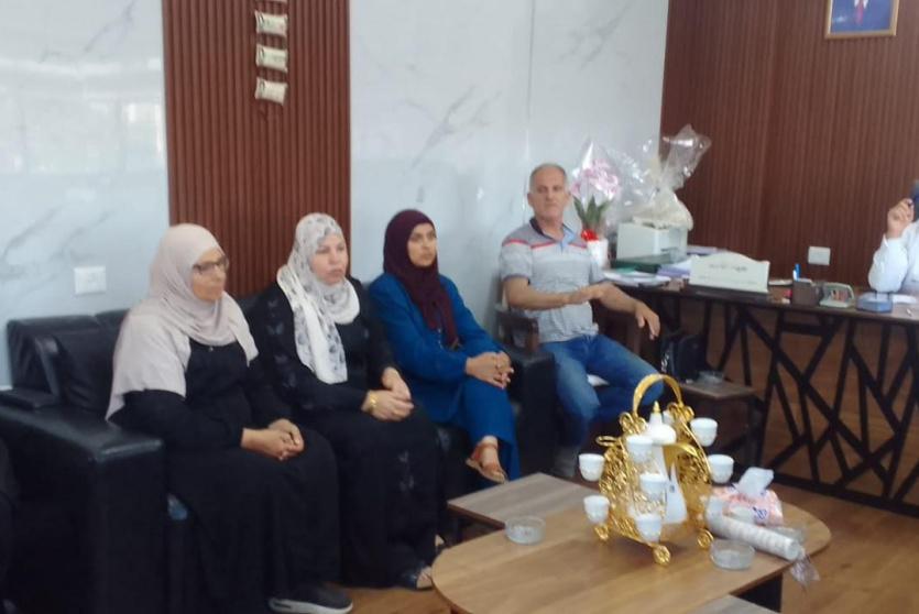 جمعية المرأة العاملة  تعقد لقاءً لتعزيز الشراكة بين مجلس الظل والمجلس البلدي في دير بلوط غرب سلفيت