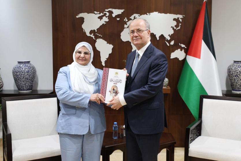 رئيس الوزراء يتسلم التقرير السنوي لديوان الرقابة المالية والإدارية لعام 2025