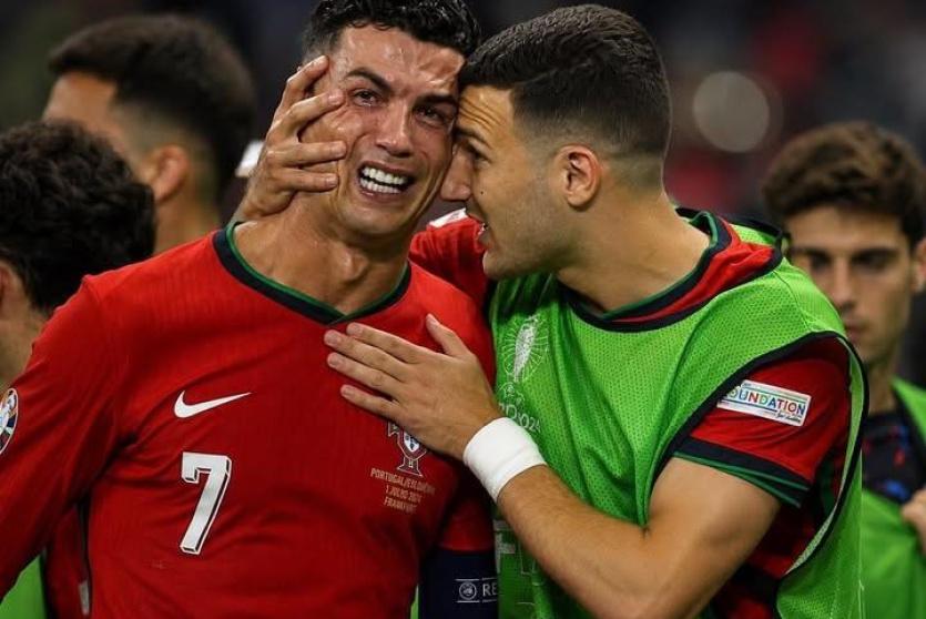 بكاء رونالدو عقب الخروج من كأس العالم