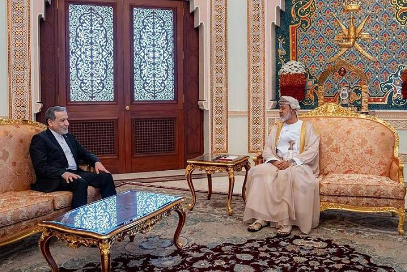 لقاء سلطان عُمان ووزير الخارجية الإيراني