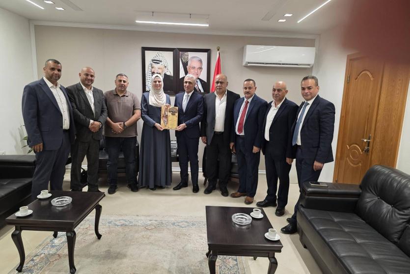 خلال الاجتماع