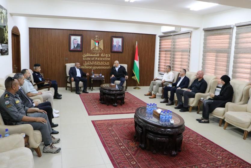 وزير الداخلية يتفقد محافظة الخليل 