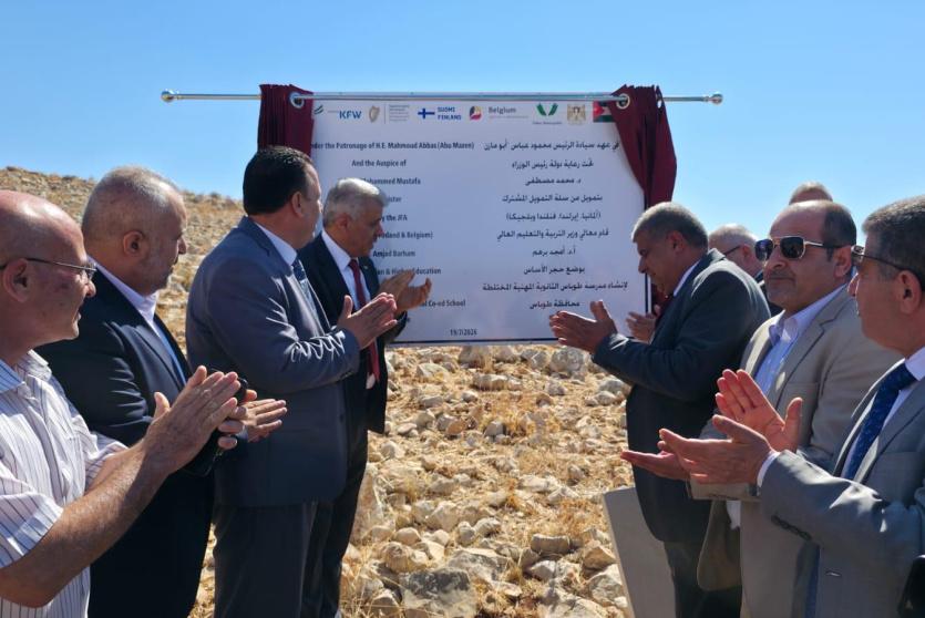وزير التربية يضع حجر الأساس لمدرسة مهنية ويتفقد المدارس الصيفية في طوباس