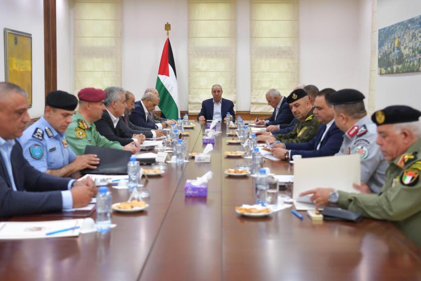 الشيخ يعقد اجتماعا مع قادة الأجهزة الأمنية لمتابعة التطورات الراهنة
