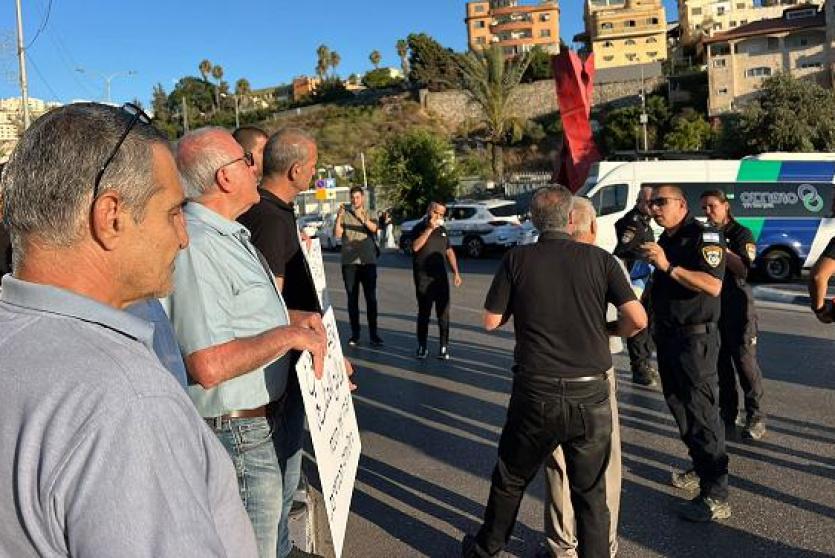 عناصر الشرطة تقتحم موقع الوقفة الاحتجاجية