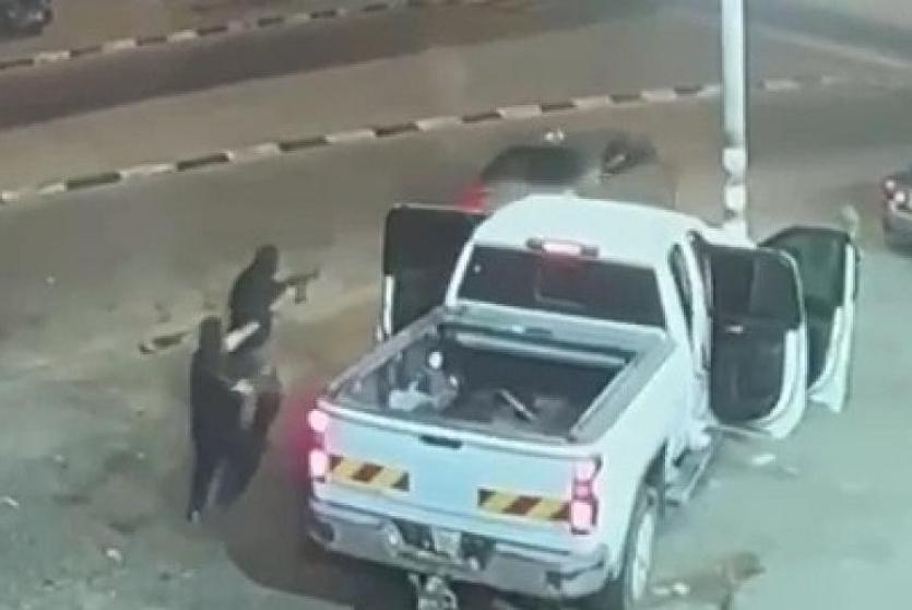 صورة إلتقطتها كاميرا مراقبة من مكان الجريمة