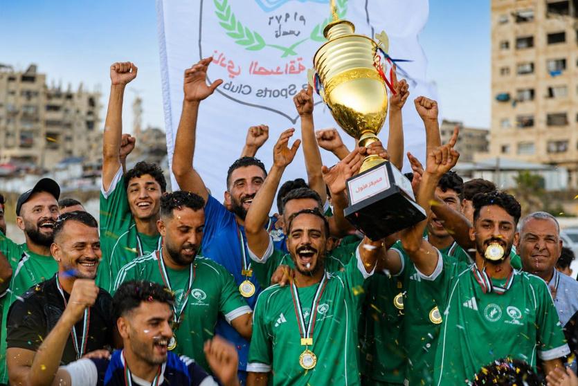 "الصداقة" يتوج بكأس البطولة السابعة لكرة القدم الشاطئية بفوزه على "نماء"