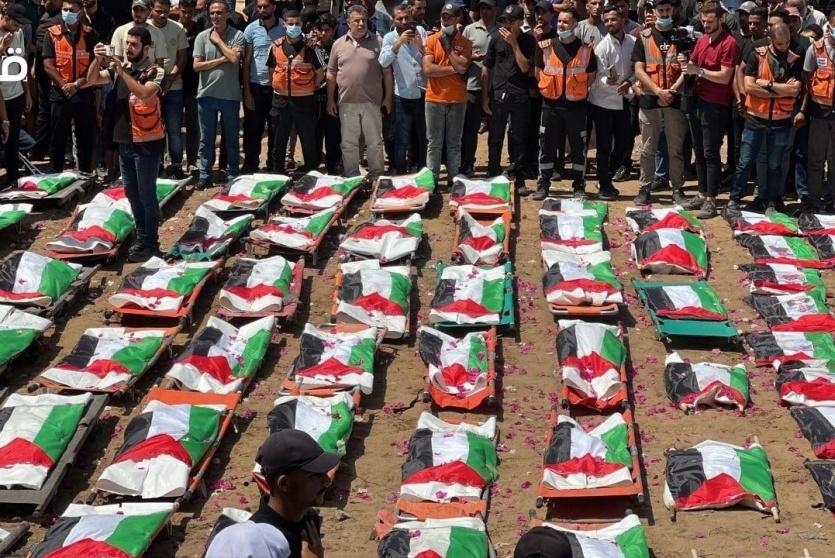 من جنازة 112 شهيدا من عائلة أبو شريعة الحساينة