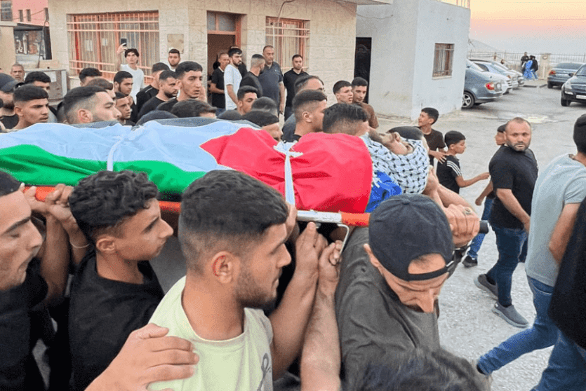 جماهير شعبنا تشيع جثمان الشهيد علاء صبيح في تياسير 