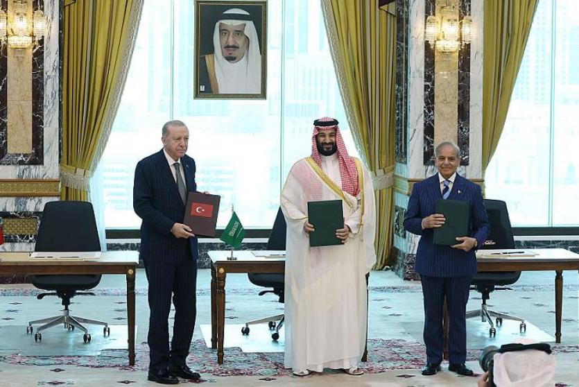 السعودية وتركيا وباكستان توقّع اتفاق دفاع مشترك