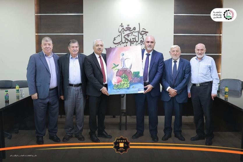  وزير الزراعة يزور جامعة بوليتكنك فلسطين ويتفقد مراكزها البحثية ويبحث تعزيز الشراكة لخدمة القطاع الزراعي.