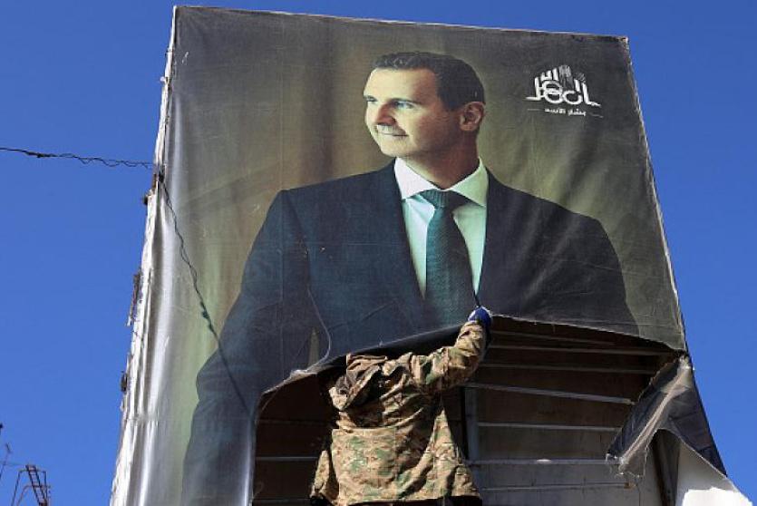 تمزيق صورة الرئيس السوري السابق بشار الأسد