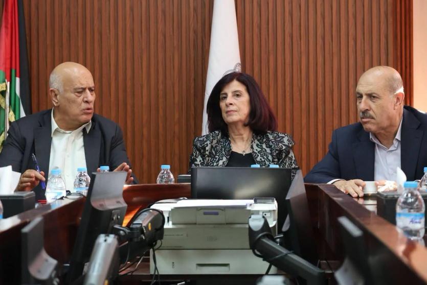 بلدية نابلس والمجلس الأعلى يبحثان دعم تأهيل الملعب البلدي وإنشاء الصالة الرياضية المغلقة
